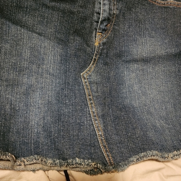Levi’s Deconstructed Dark Wash Blue Denim Mini Skirt Raw Hem Women's Size 8 EUC - Picture 6 of 16